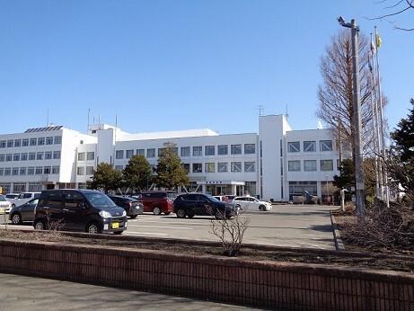 恵庭市役所：585m