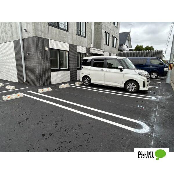 センチュリー日の出（303） 駐車場