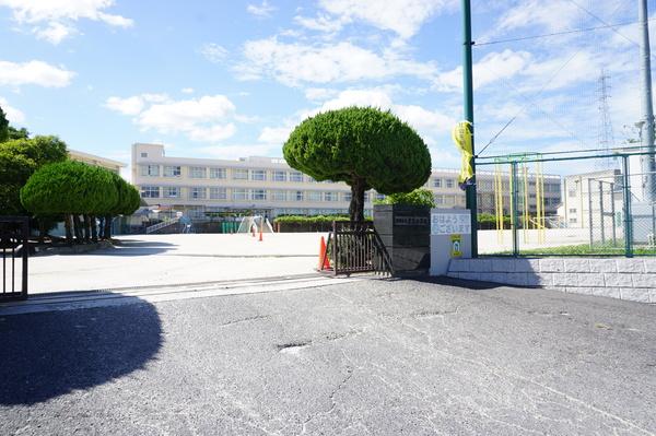 岩国市立愛宕小学校：812m