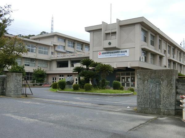 山口県立岩国工業高校：620m