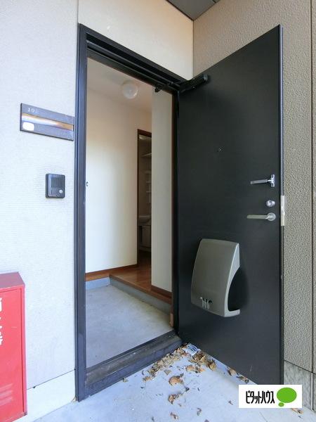 Ｆクレッシェント（202） 玄関
