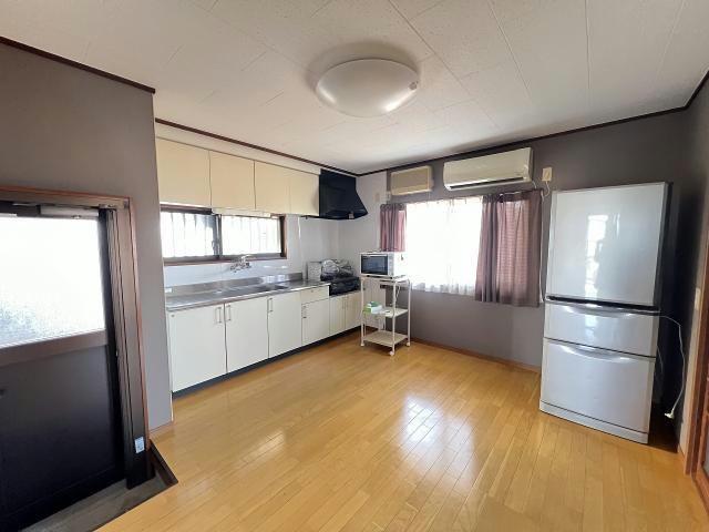 尾津町貸家（*） リビング