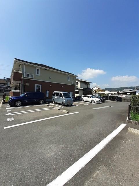 Ｉｎｔｅｒｆｉｅｌｄ（102） 駐車場