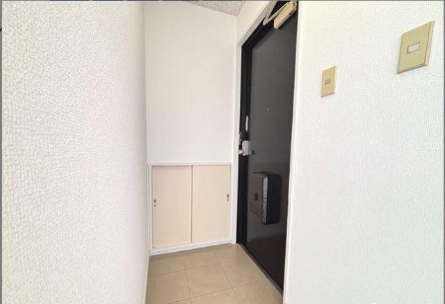 An place 麻里布（501） 玄関