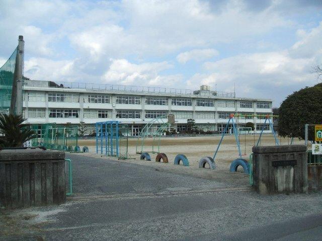岩国市立通津小学校（小学校）：1423m