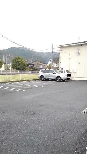 サン・ユイットＡ（201） 駐車場