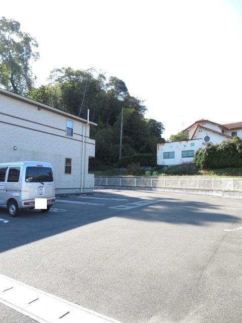 ブリーゼⅡ（102） 駐車場