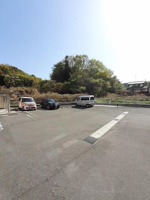 カーサ・アレグリア（202） 駐車場