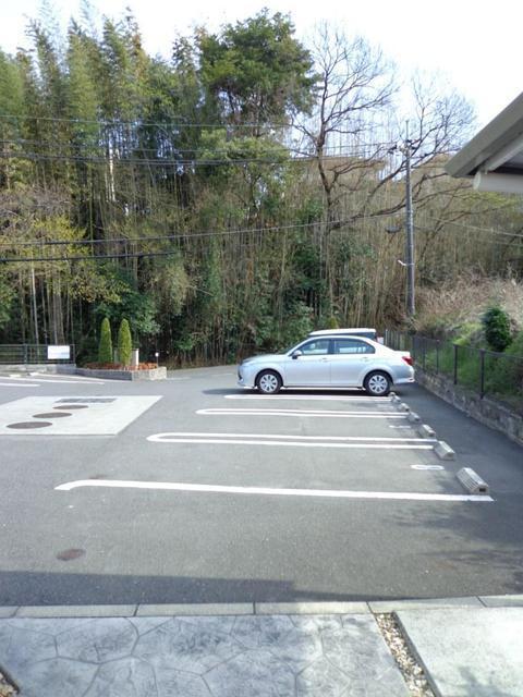 サンビレッジ　和（202） 駐車場