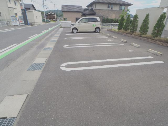 チリエージョⅠ（102） 駐車場