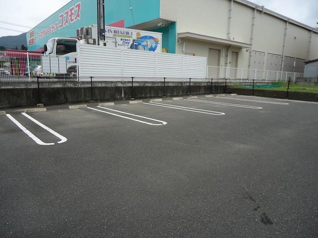 プレジール　A棟（101） 駐車場