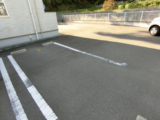 ブリーゼⅡ（102） 駐車場