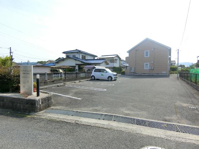 ソレアード・エムズⅠ番館（102） 駐車場
