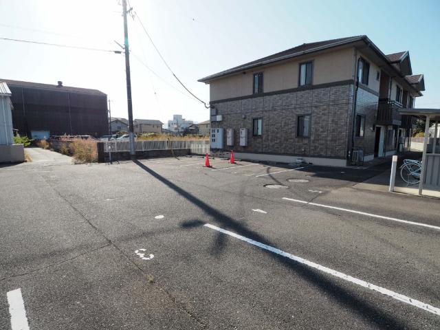 リビングタウン岩国　A棟（A102） 駐車場
