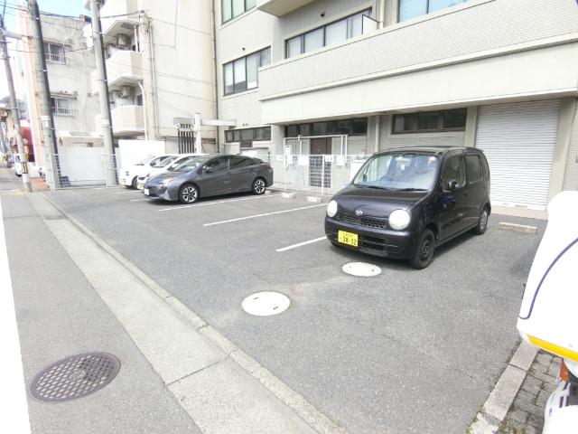 和光麻里布レジデンス参番館（802） 駐車場