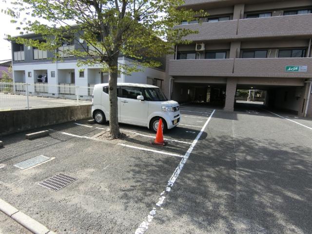 ビューカサディ（202） 駐車場