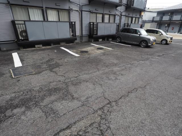 リズロイヤル（102） 駐車場
