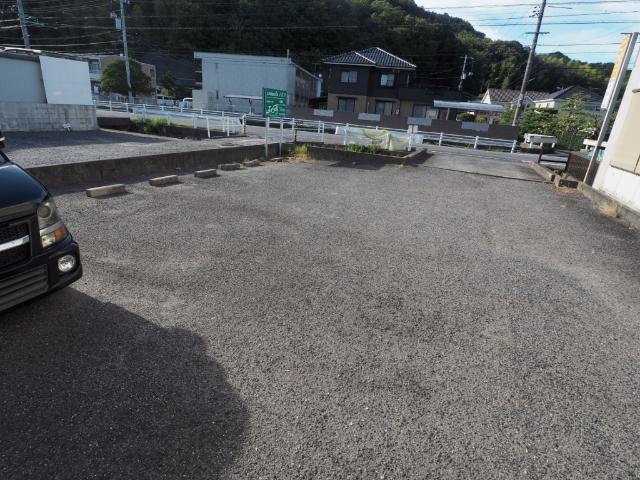 comodoマリフ（104） 駐車場