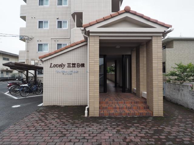 ラブリー三笠B棟 エントランス