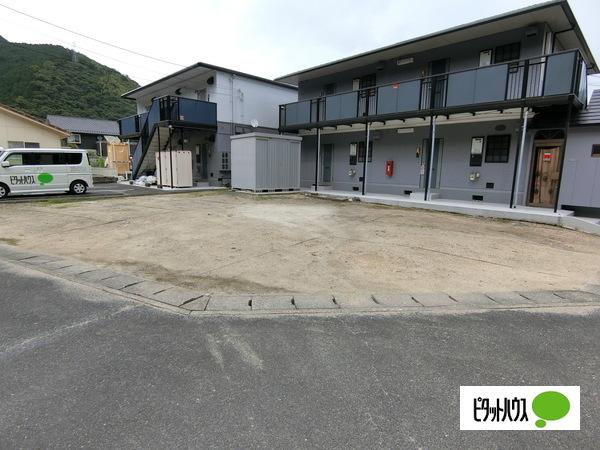 リズパークサイド 駐車場