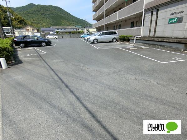 エースマンション 駐車場