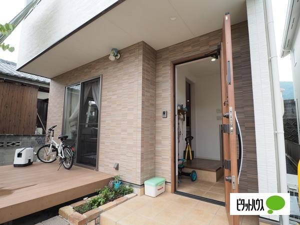 雨にぬれない様に設計された玄関ポーチ。