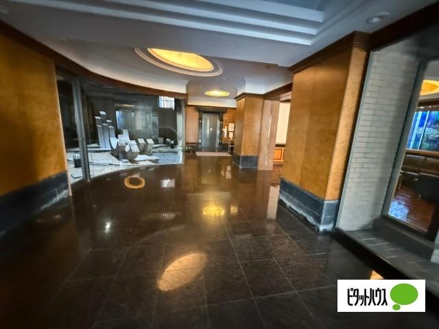 【建物外観】エントランスホール。待ち合わせ場所に。