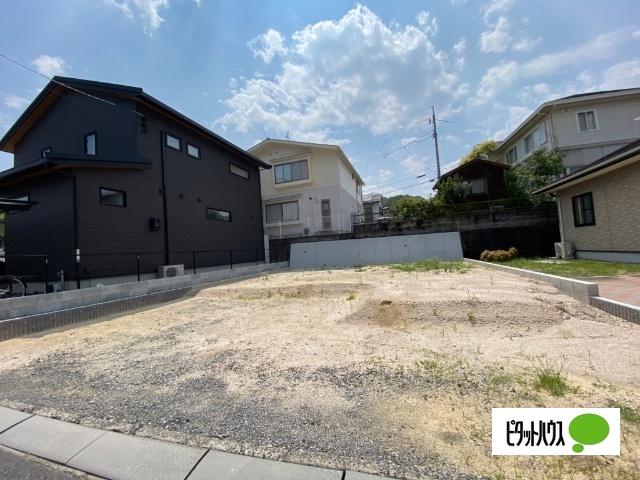 建築前の写真です。