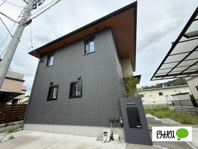 黒色のかっこいい外観