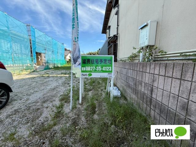 現地の目印となる看板もついてます