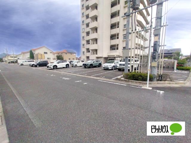 駐車場全戸1台付きで無料です♪♪