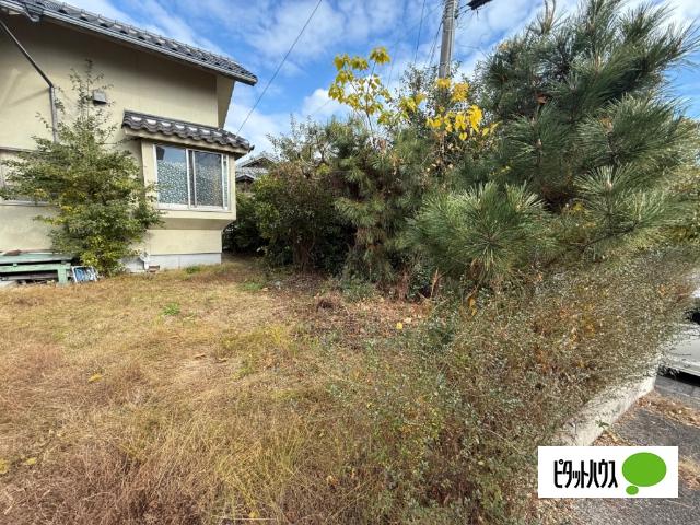 広々としたお庭もあり、ゆったりとした暮らしを楽しめます。