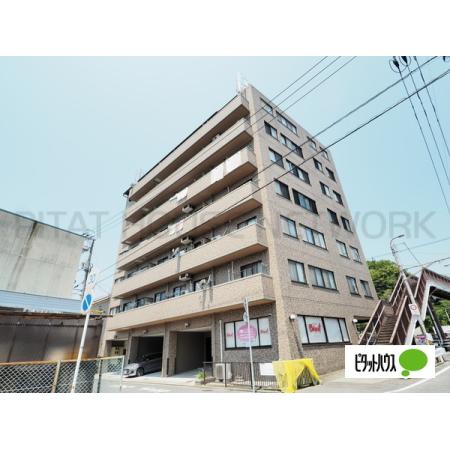 【建物外観】建物外観はタイル張りでおしゃ