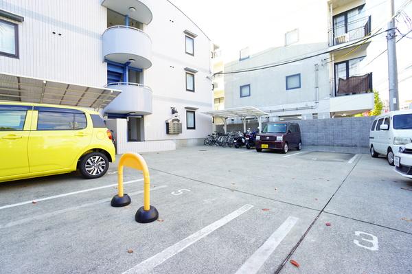 ベルビューレ千里山壱番館 駐車場