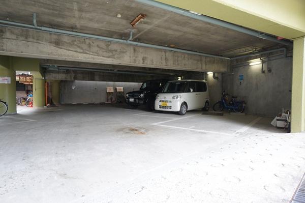 嶋本マンションⅧ 駐車場