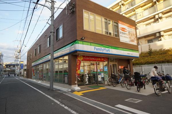 ファミリーマート吹田垂水町一丁目店：35m
