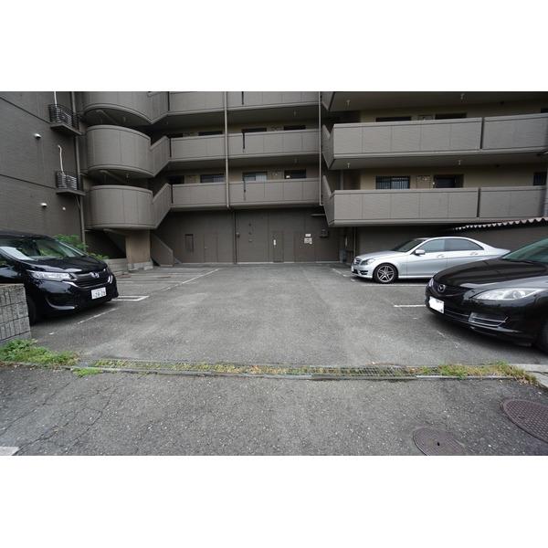 アンデュノール千里 駐車場