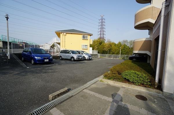 ツインフィールド壱番館 駐車場