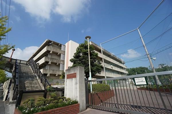 吹田市立佐井寺小学校：243m
