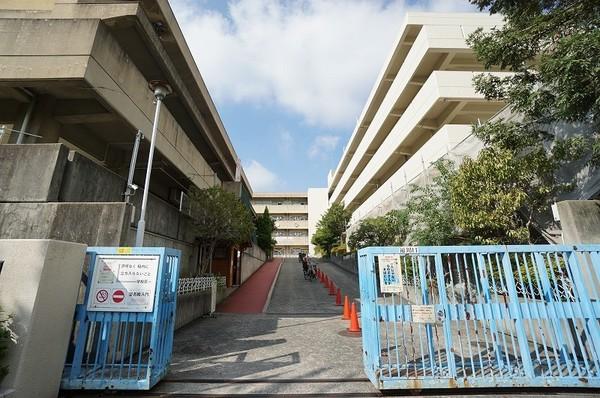 吹田市立片山小学校：635m