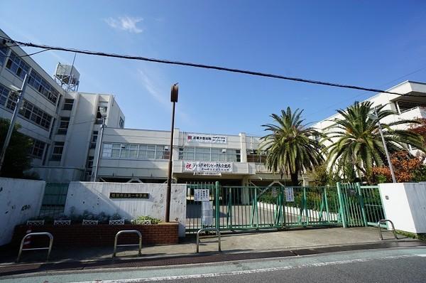 吹田市立第一中学校：391m