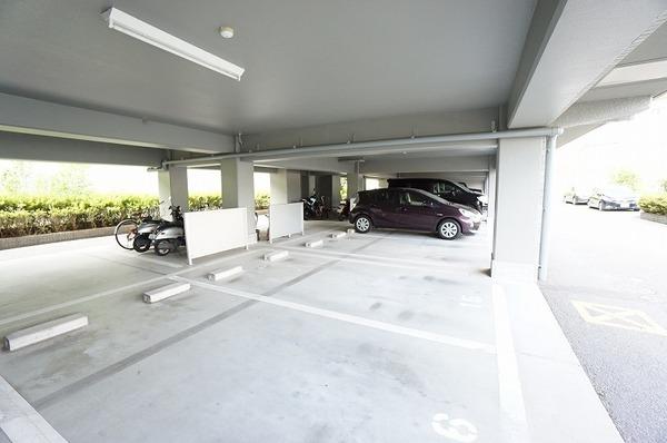 吹田市山田北マンション 駐車場