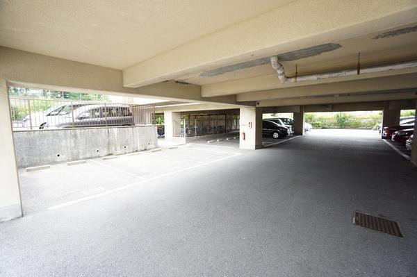 エミネンス辻本Ⅱ 駐車場