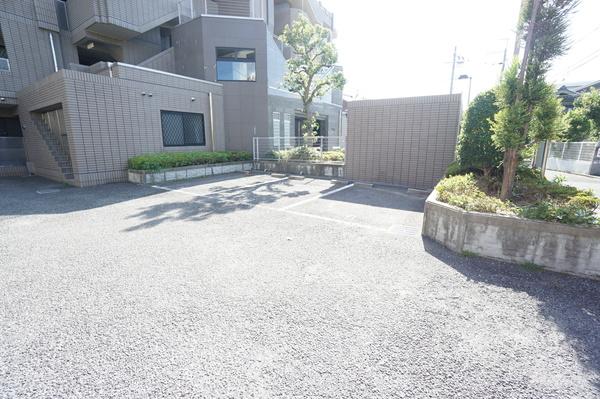 クオリティ五月ヶ丘 駐車場