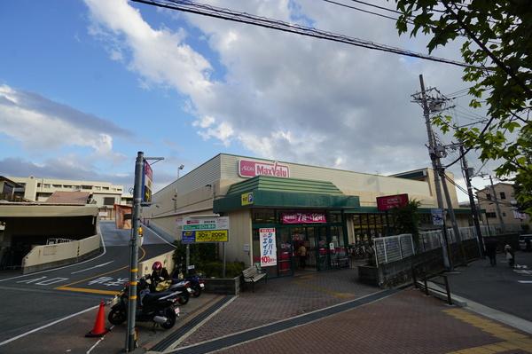 Maxvalu江坂店：787m