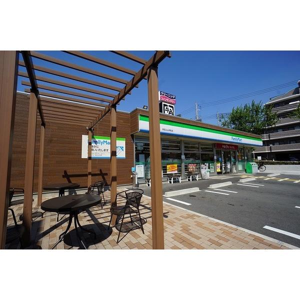 ファミリーマート吹田上山手町店：204m
