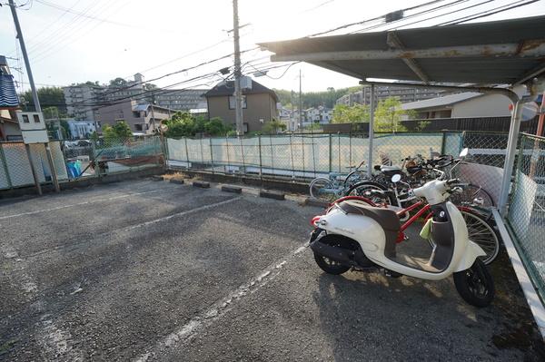 サン春日第１マンション 駐車場