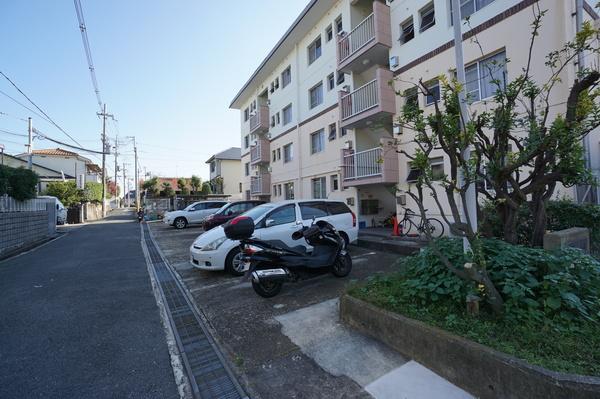 メゾン千里山 駐車場