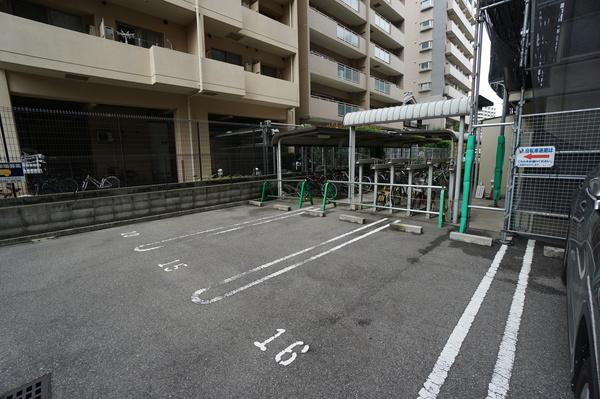 プルミエールメゾン江坂 駐車場