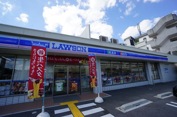 ローソン吹田豊津中学校前店：109m
